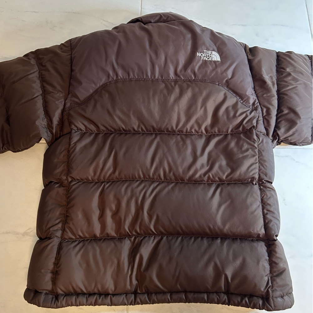 The North Face brown Puffer Jacket. Stove sack. 700.  One repair - Picture 6 of 16